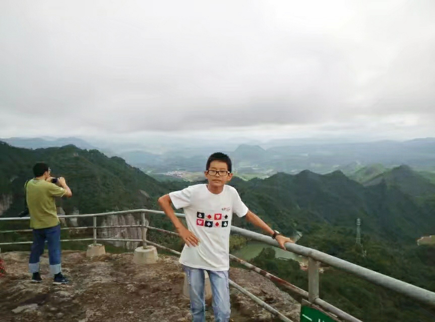 鬼斧神工崖柏,鬼斧神工刺青工作室