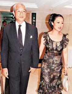 败光2位富豪家产，却遭*夫情**打到住院，被称港版失落园