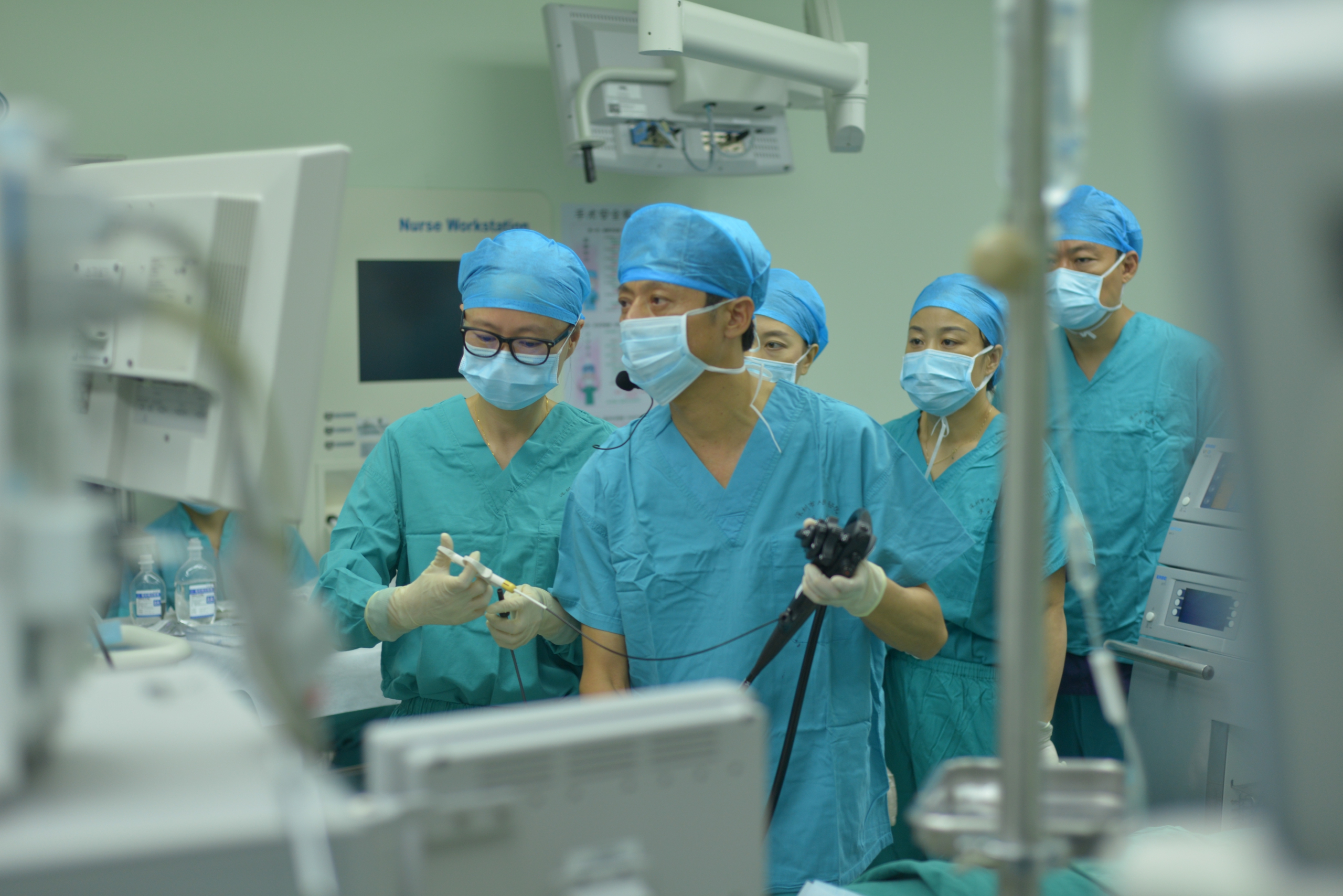 耐心倾听患者和家属心声，他是市人民医院消化内科“老大”