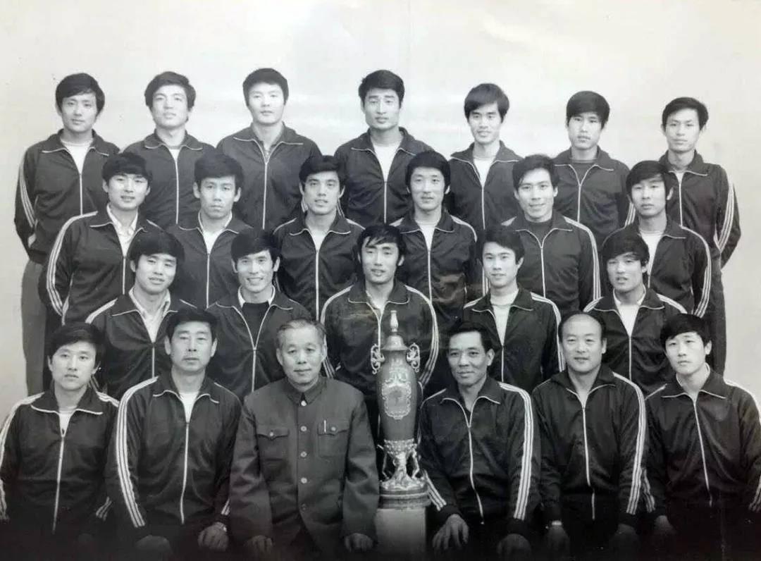 门将外都能踢的天津“万金油”，打入50米世界波，贝利与他合影