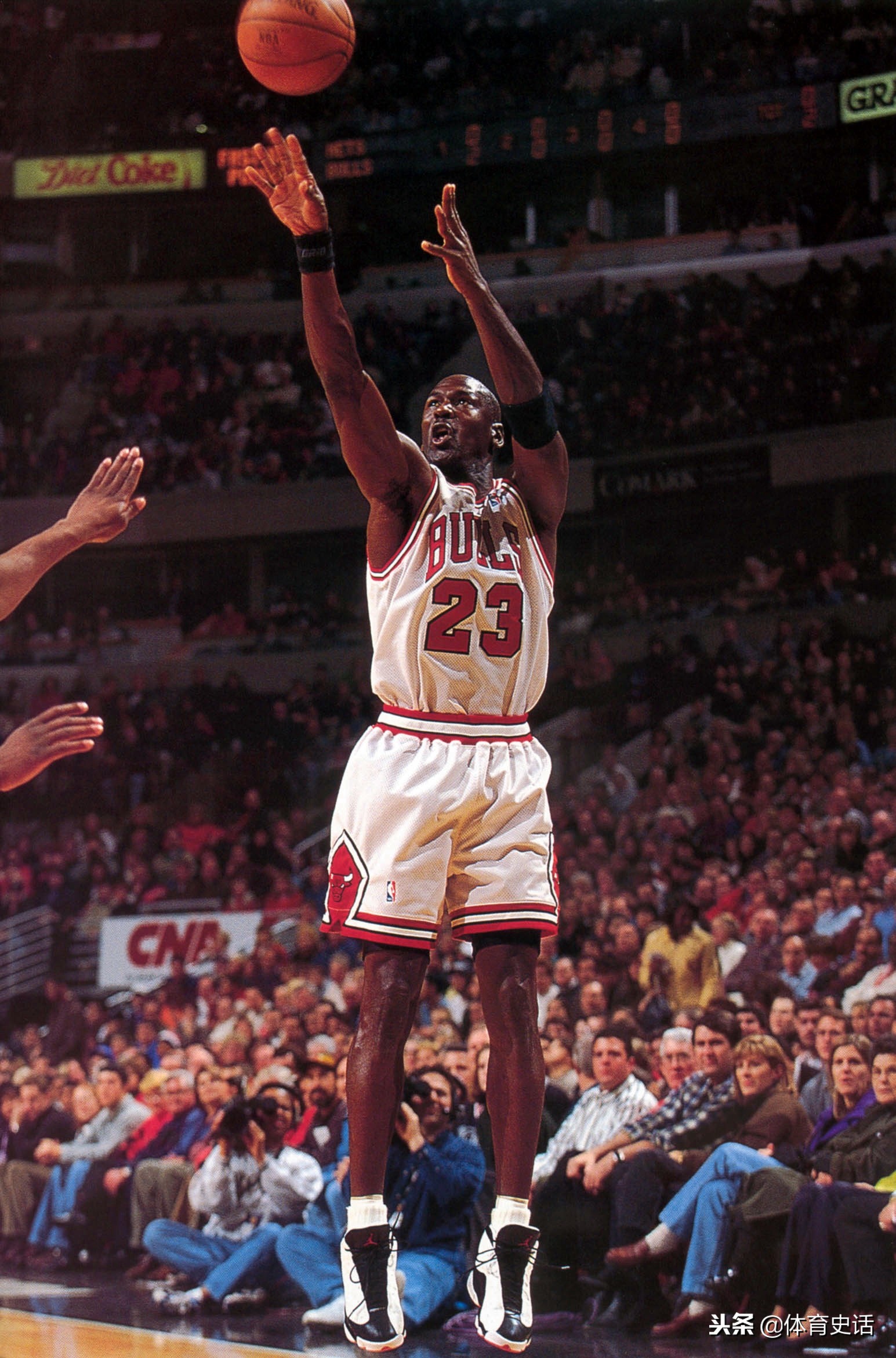 迈克尔乔丹篮球赛成名之战,迈克尔乔丹封神之路下
