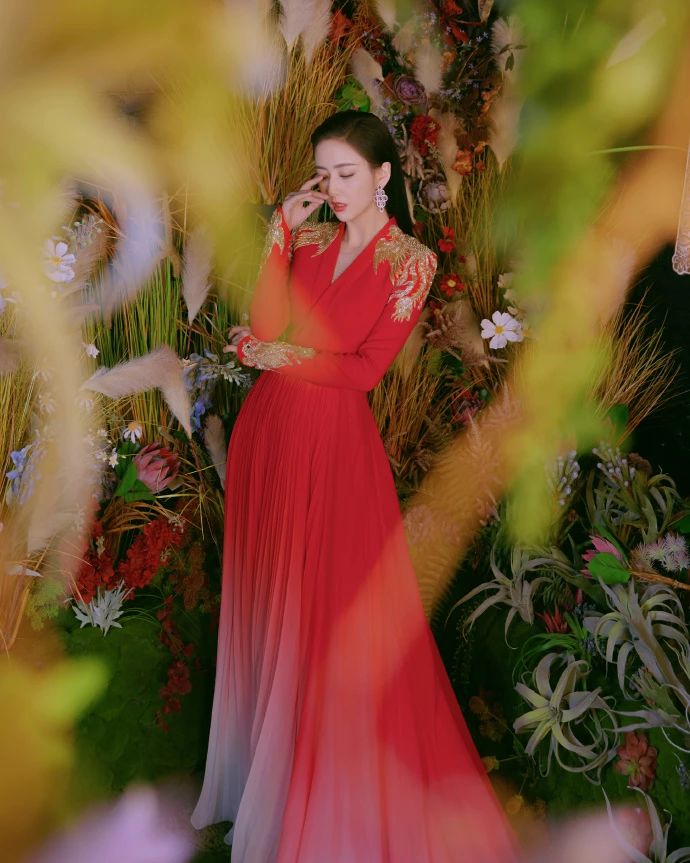 香奈儿佟丽娅同款口红,佟丽娅春节主持造型口红