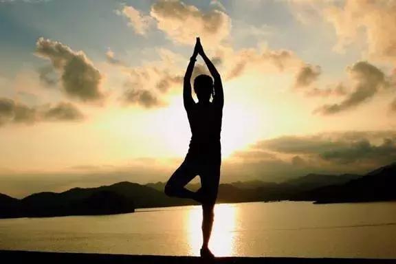 生娃后肚子凹下去,生完宝宝肚子大自己能恢复吗