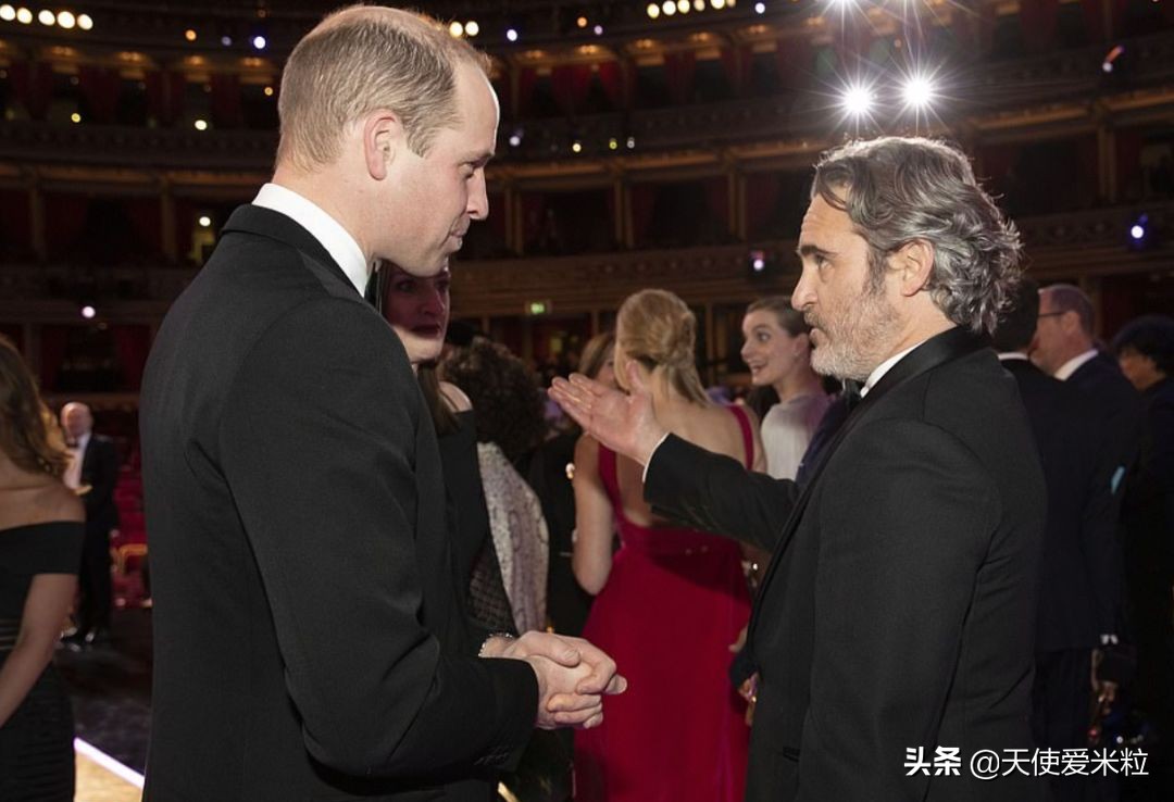 英国学院奖：小丑女代皮特吐槽哈里“脱皇”，台下威廉凯特尴尬了