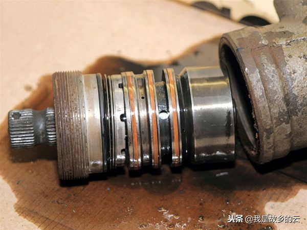 方向盘变重了的原因冬天,天冷方向盘一边重了怎么回事