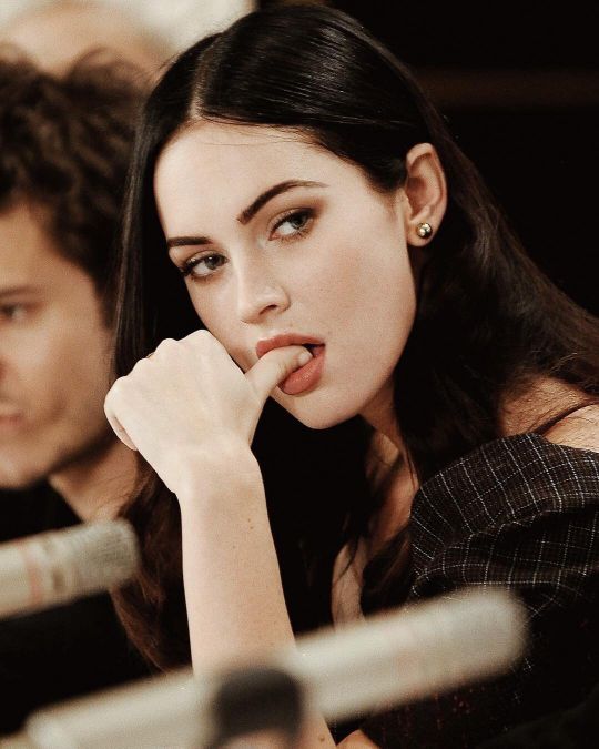 詹妮弗梅根福克斯图片,人间小腰精