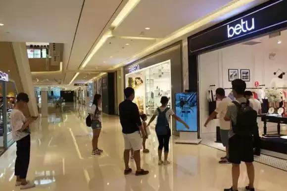 女人逛街必备神器,女人逛街购物可以治愈一切