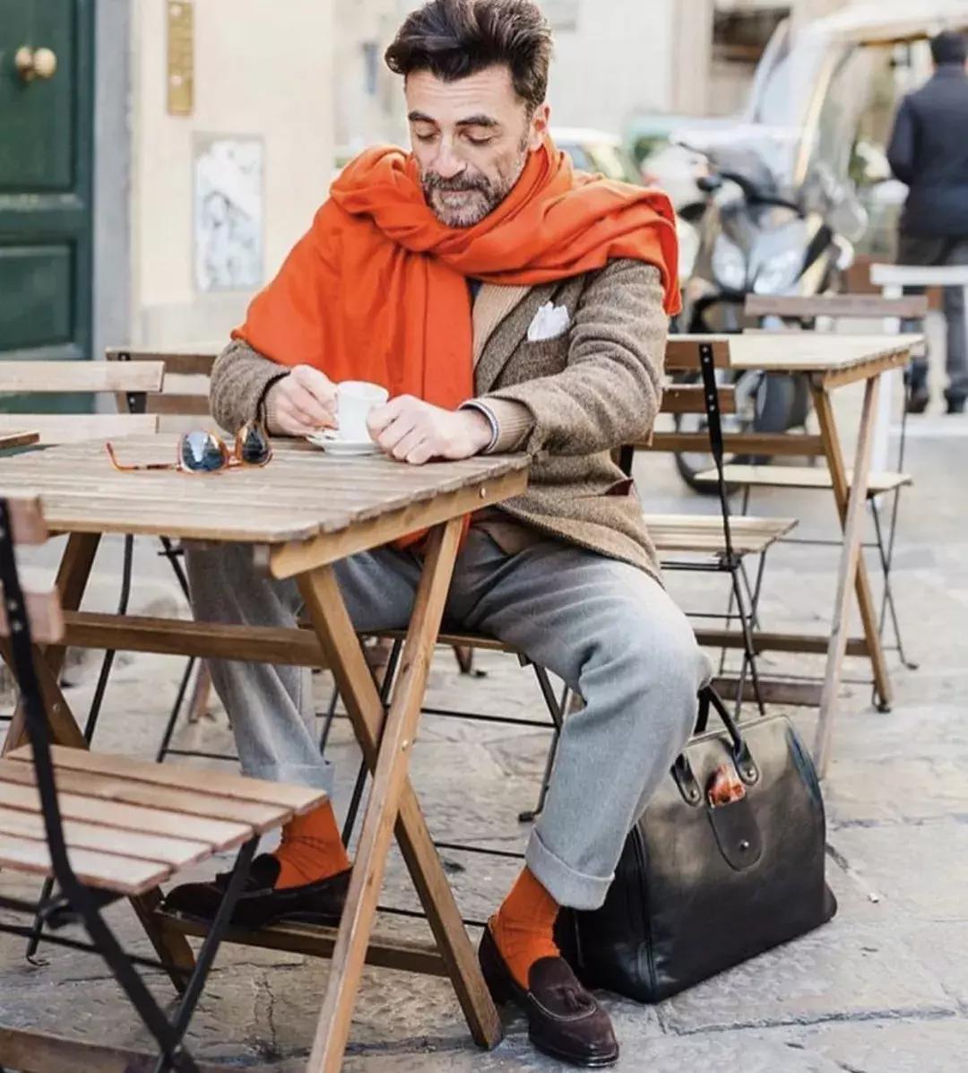 为什么有男性喜欢穿袜子的女生,为什么女生都喜欢男生穿袜子