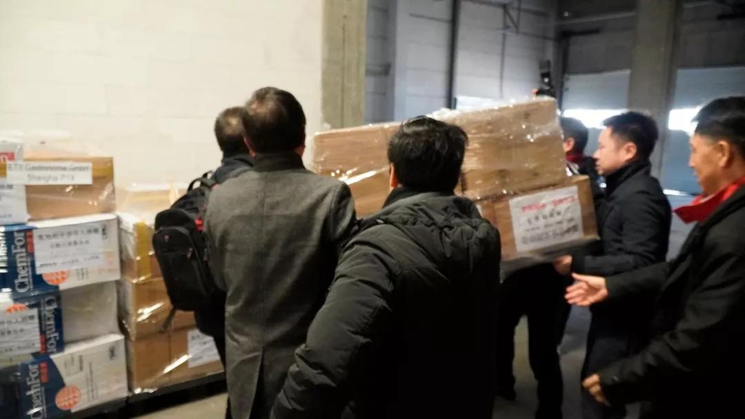 奥地利侨界捐助中国最大宗防疫物资，明搭国航回祖国最需要的地方