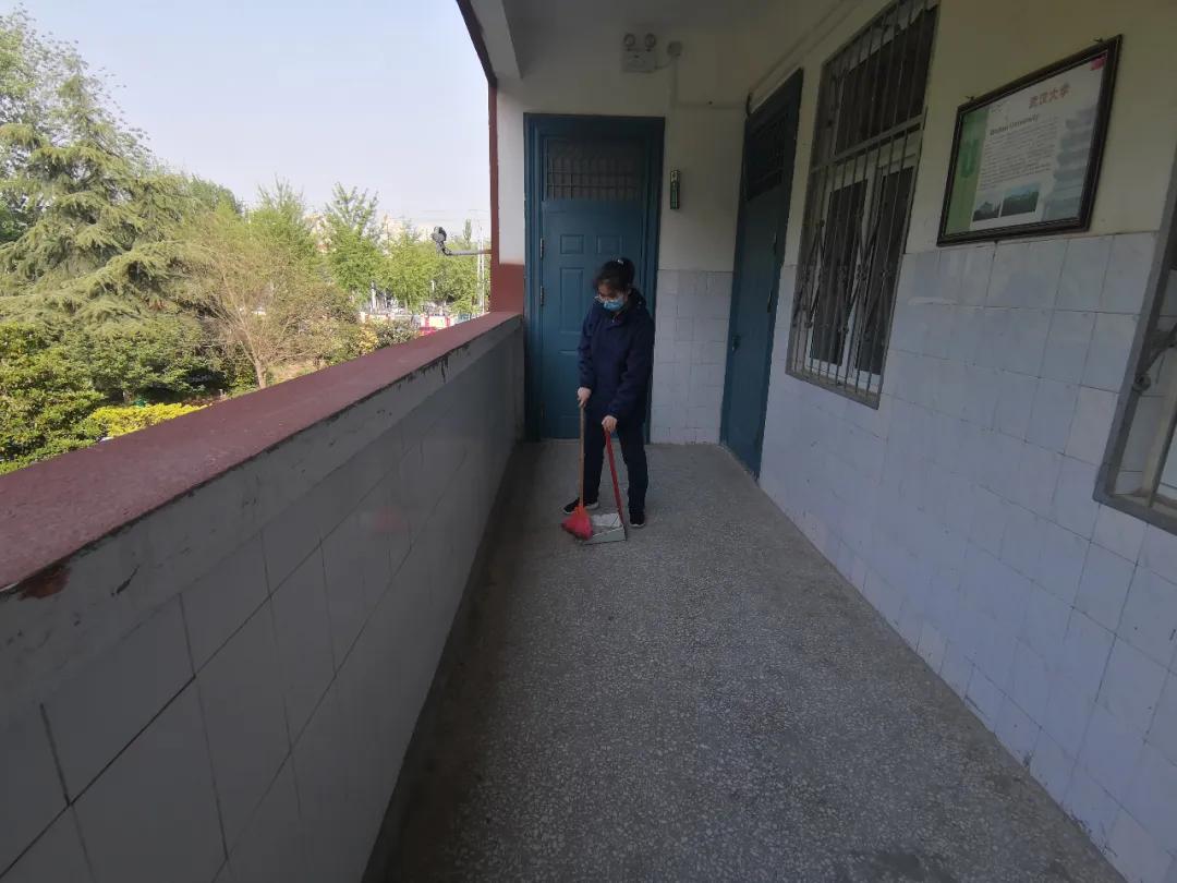 各学校开学第一天的报到情况,开学第一天的视频幼儿