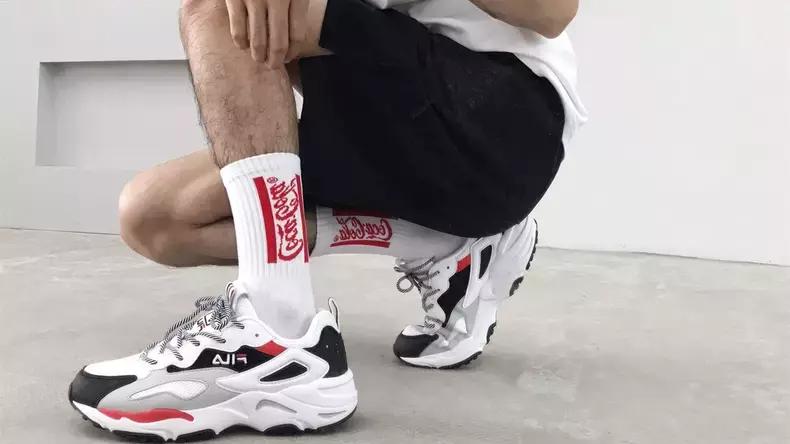 斐乐新出的鞋过一段时间会降价吗,斐乐还出新款山丘鞋么