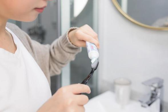 提醒家长关注幼儿换牙问题,换牙期父母要知道的