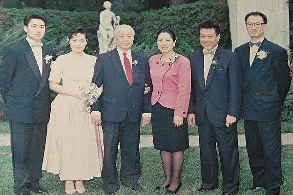 赌王蓝琼缨利智,蓝琼缨当年如何处置利智