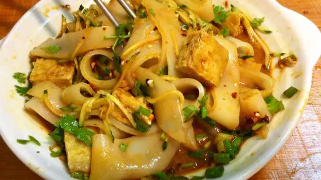 家里做凉皮蒸的都是开裂的啥原因,澄面做凉皮总是开裂是怎么回事