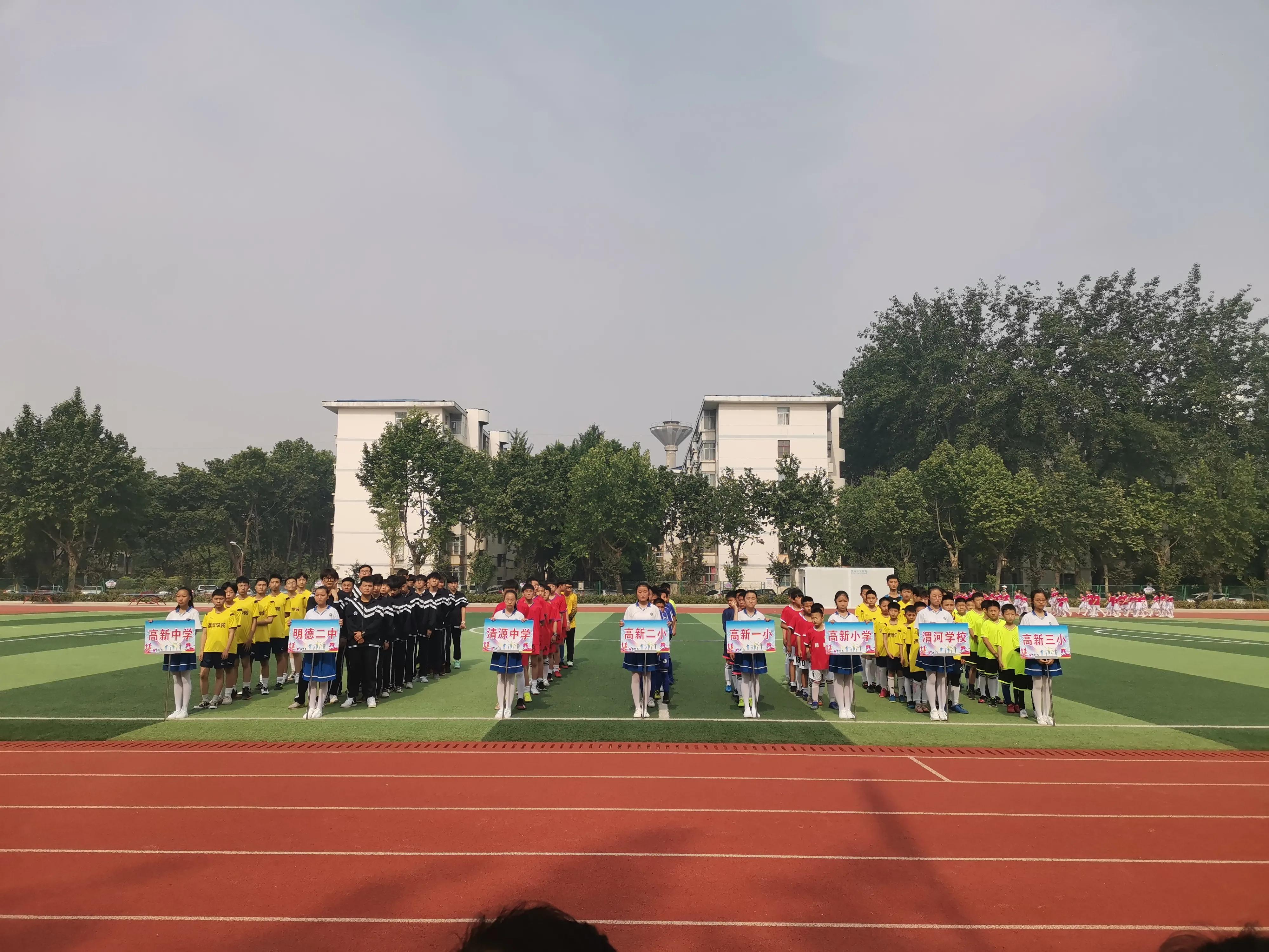 西安市2019年冰峰杯校园足球联赛,绿茵场上尽情驰骋追逐足球梦