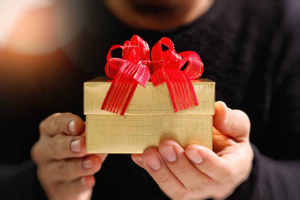 女人对婚外情为什么来者不拒,两个女生同时主动追你该怎么拒绝