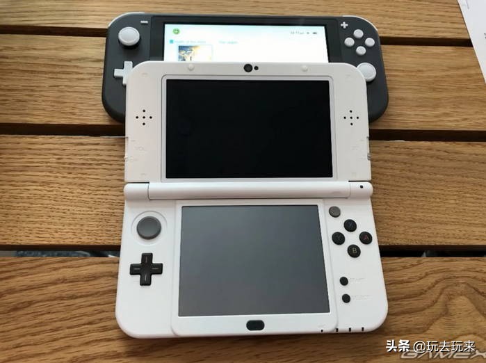 掌机任天堂switchlite,任天堂switch对比lite