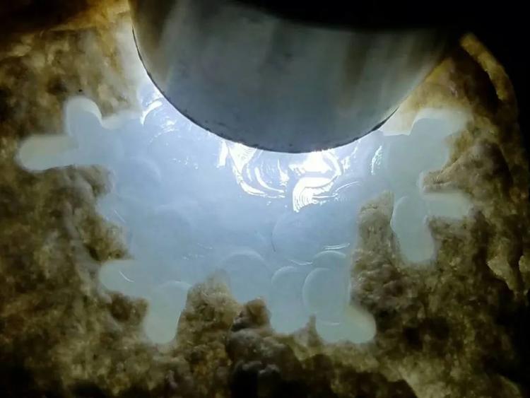 莫西沙蛋面,莫西沙原石开窗蓝底