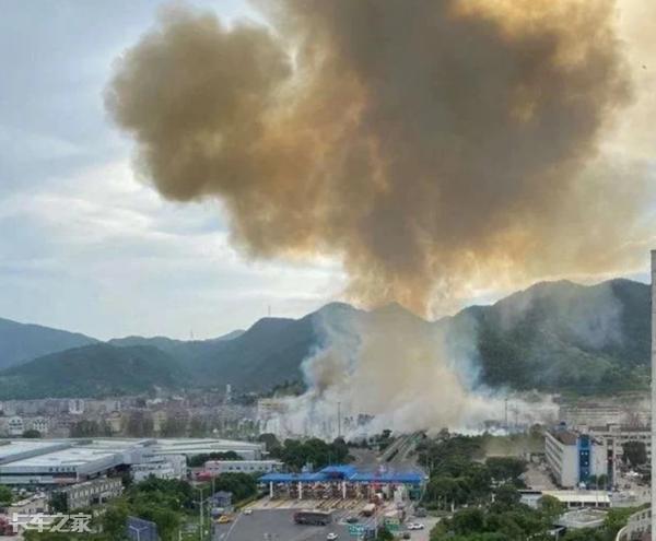 lng车辆爆炸视频,lng运输车辆追尾泄漏起火处理方法