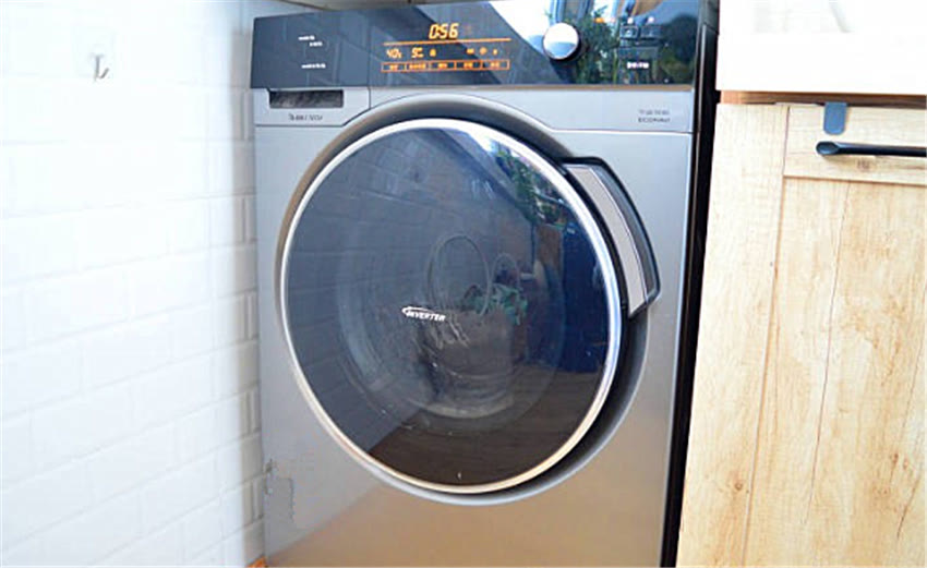 为什么洗衣机洗完衣服有油渍,洗衣机洗的衣服好多白毛怎么办