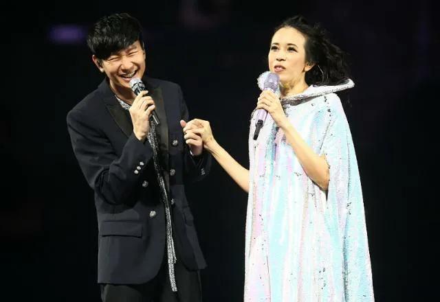 百搭天后莫文蔚，除言承旭外盘点与她舞台上合作过的男明星