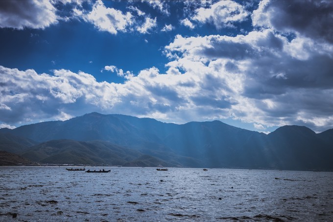 消失的地平线上的“香巴拉”和“女儿国”（二）