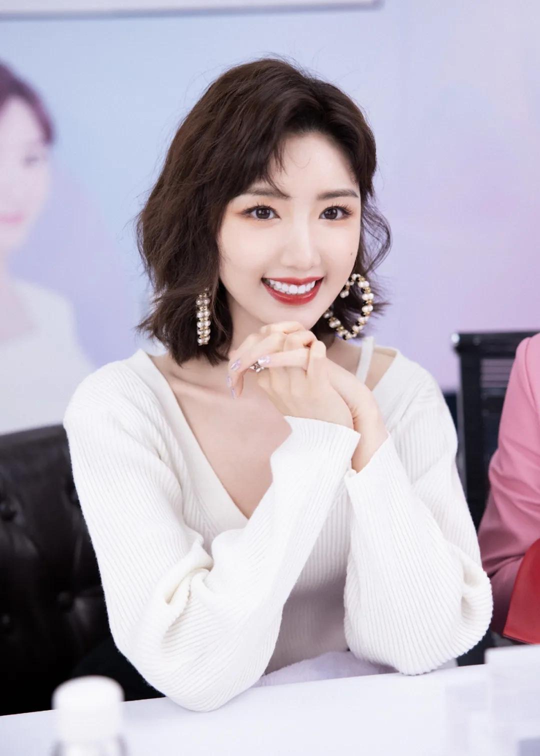 毛晓彤短发发型扎法,毛晓彤复古卷短发适合什么脸型