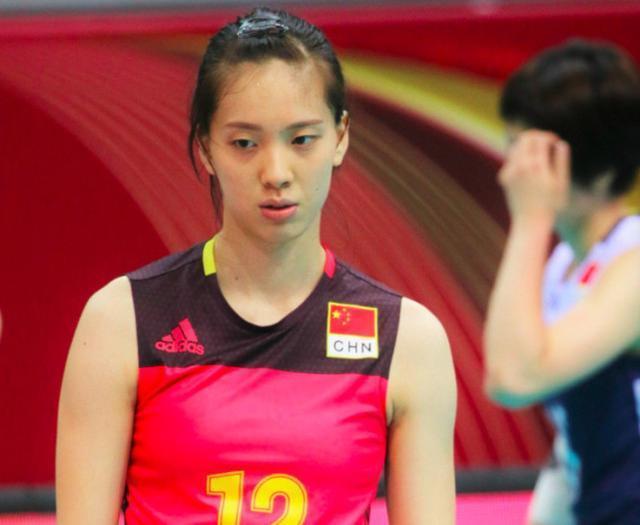 2013女排朱婷第1次打比赛视频回放,朱婷甜蜜瞬间