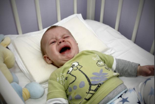 孩子为啥睡前总哭,为什么孩子睡前哭闹