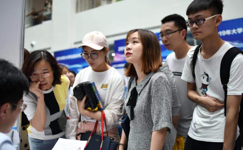 中国邮政招聘报名人多吗,2022中国邮政社会招聘