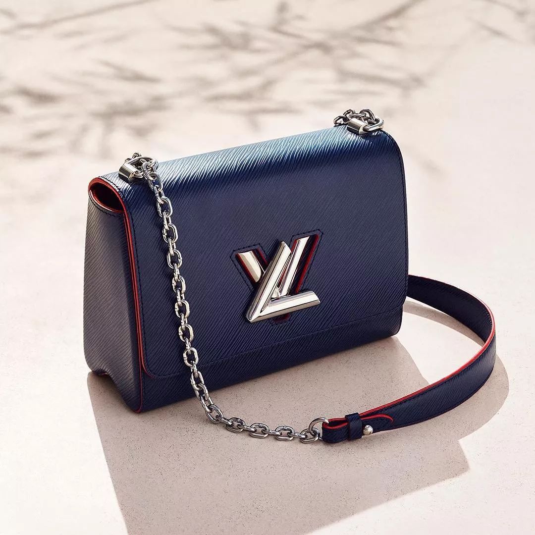 lv老花和水波纹哪个好,lv老花配水波纹