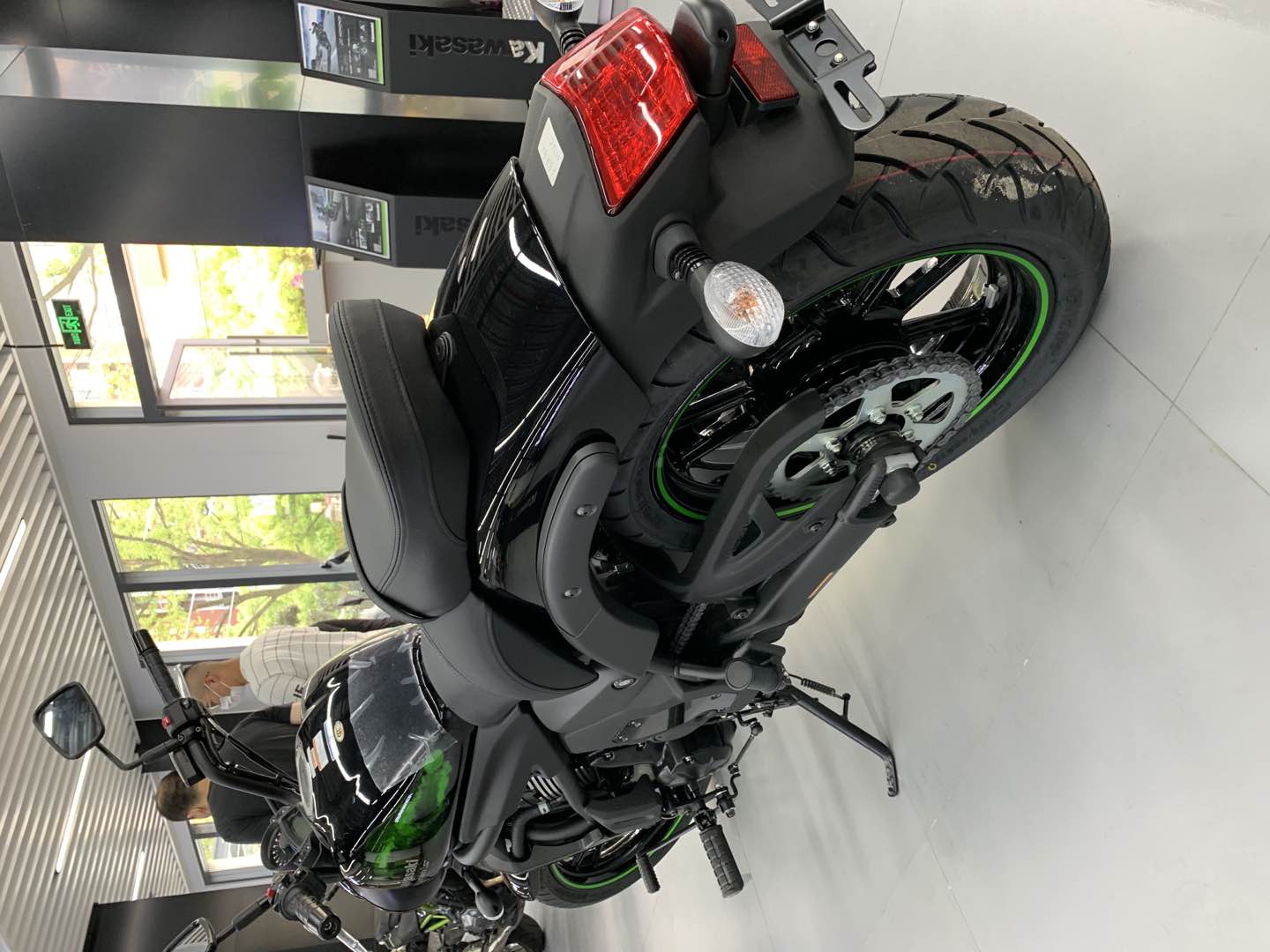 铃木gsx蓝色摩托车帅气视频,提铃木隼