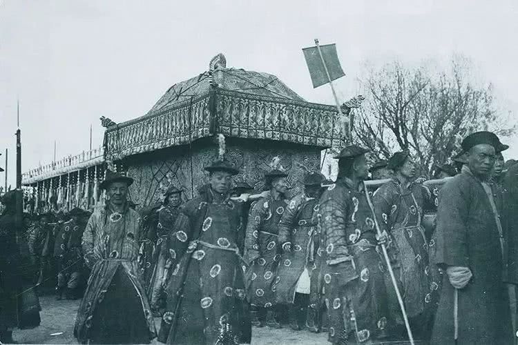 慈禧棺椁老照片,慈禧墓里陪葬品的图