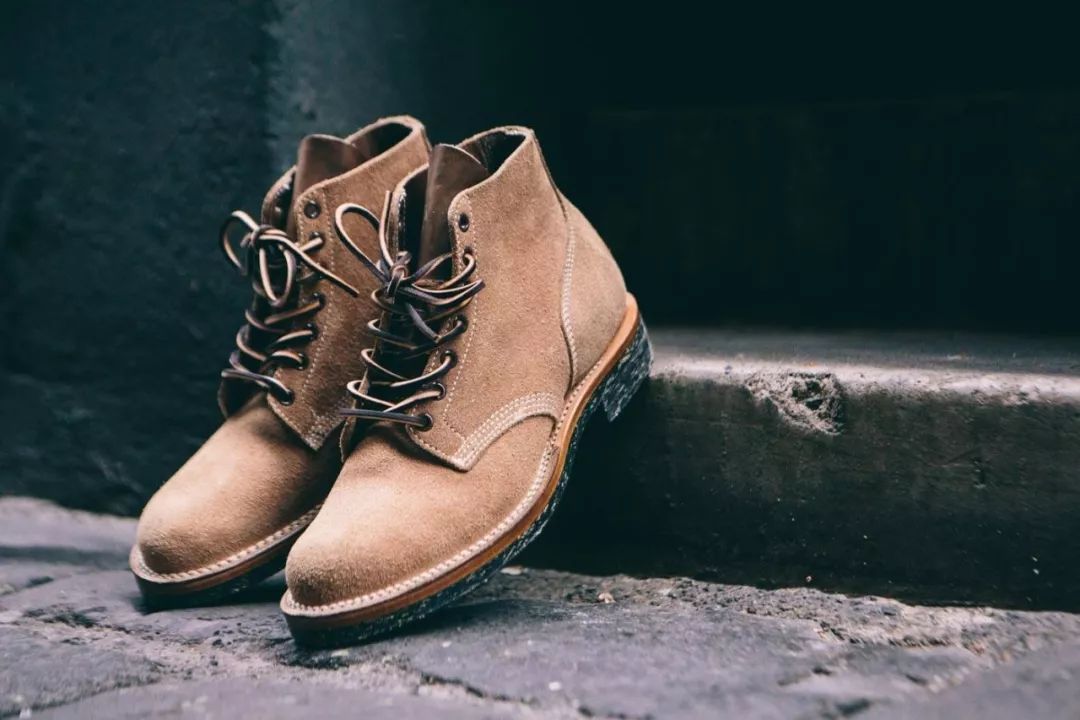 冬天又暖和又软适合穿的靴子,冬天最适合穿的靴子是什么颜色