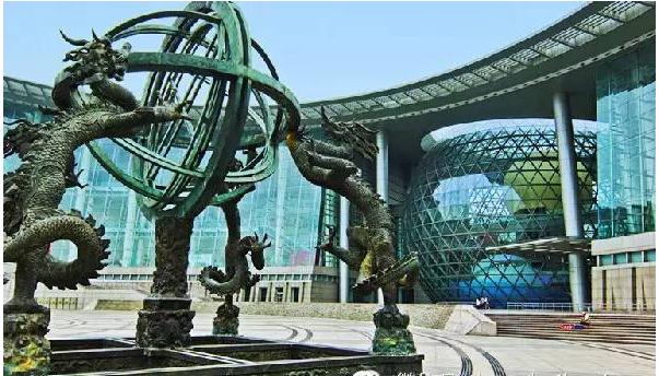 暑假好玩的旅游地：戒台寺，青龙峡，上海科技馆，东方绿舟