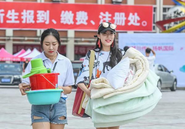 民*本科办**学费颇高，教育相关部门不管理，原因反而是为学生好