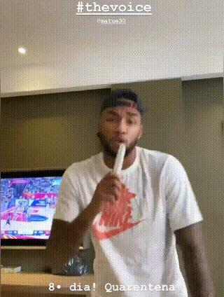 卓尔“隔离期”趣事多扫地尬舞玩音乐