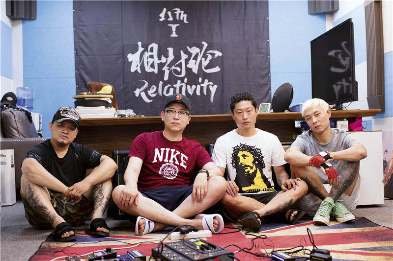 歌曲我爱摇滚原唱现场演唱视频,通俗歌曲我爱摇滚乐