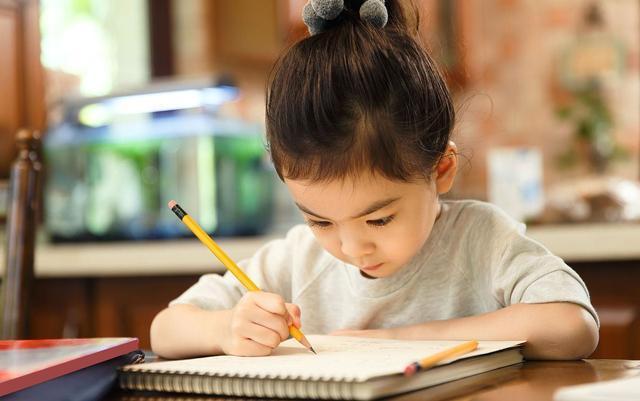 家长教孩子写作业的正确方法,怎么教孩子不会写作业