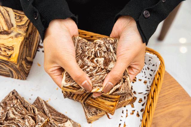 挨打4小时才能吃到的*力暴**吐司店空降太原！开业免费吃