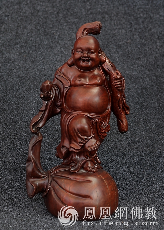 桐柏山木雕博物馆弥勒佛雕像,桐柏木雕博物馆龙的雕像