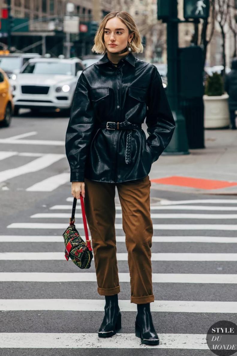 冬季显瘦裤子配靴子,现在还流行打底裤配靴子吗