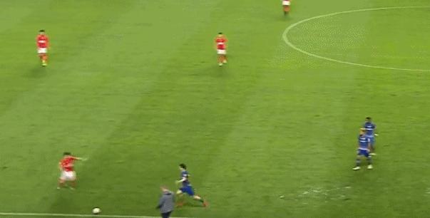 恒大卡纳瓦罗暴怒视频,广州恒大火爆内讧两年轻球员互殴