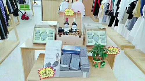 爱依莲服饰店前景,开爱依服加盟店赚钱吗