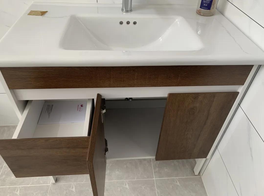 扔掉浴室柜,浴室柜非常难看想扔了