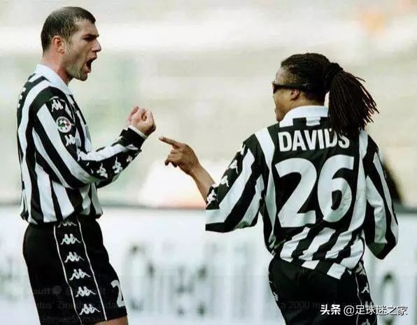 每个成功人物的背后都有一个男人,一个足球巨星背后的心酸