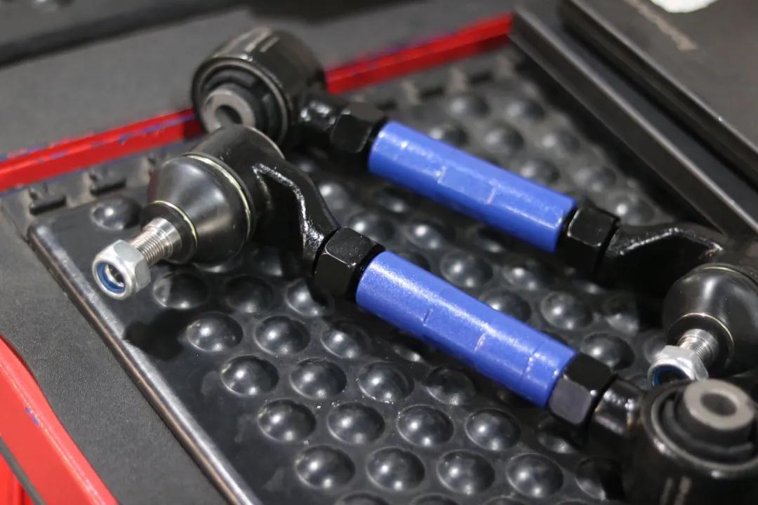 怪兽翻新车,怪兽修车翻新艾力绅