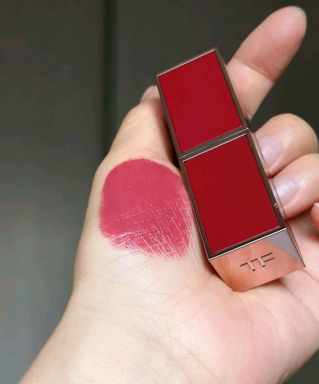 迪奥999和阿玛尼405哪个色好看,好看的迪奥720