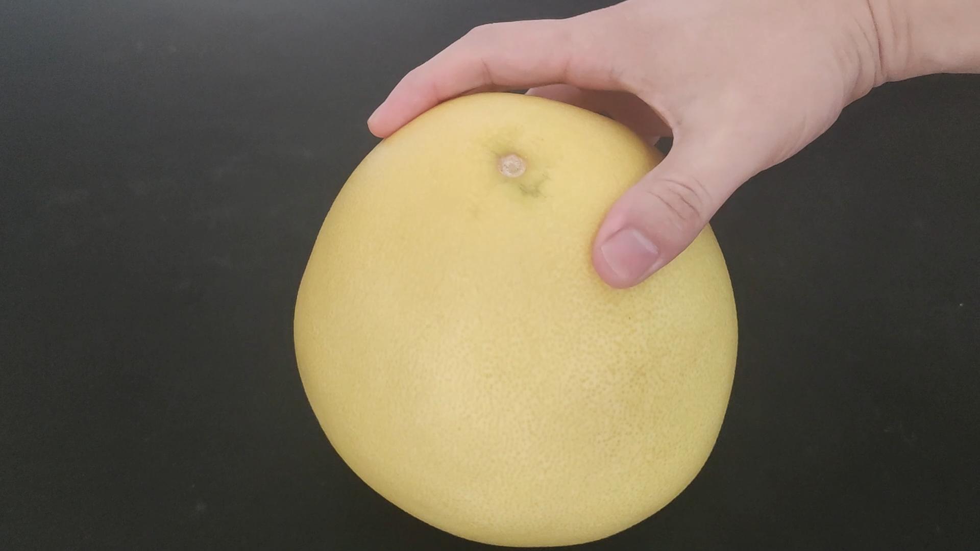 柚子甜不甜在树上就决定了,柚子甜不甜很甜原版视频