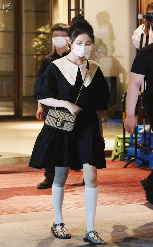 杨超越为什么要穿中袜,杨超越穿短筒袜